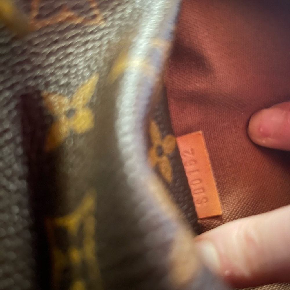 Louis Vuitton Authentic Tote - Picture 3 of 3